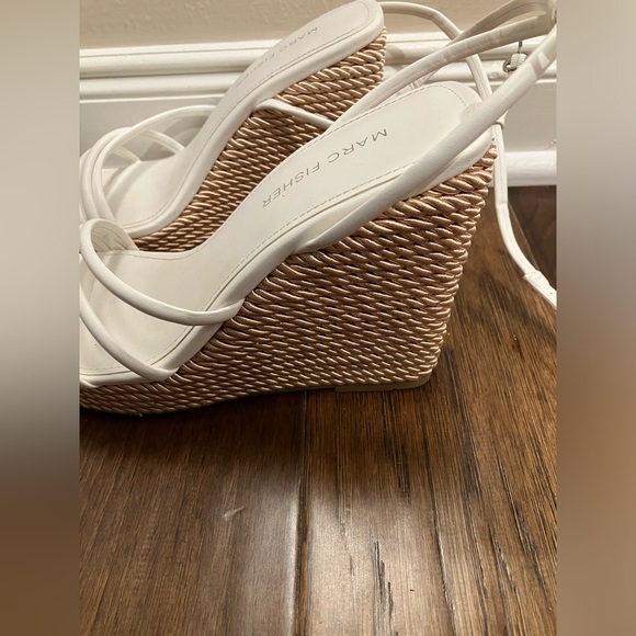 Marc Fisher Zeki Wedge Sandal Size 7 - Picture 3 of 6
